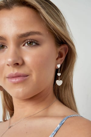 Boucles d'oreilles charms avec Trois en forme de coeur h5 Image2